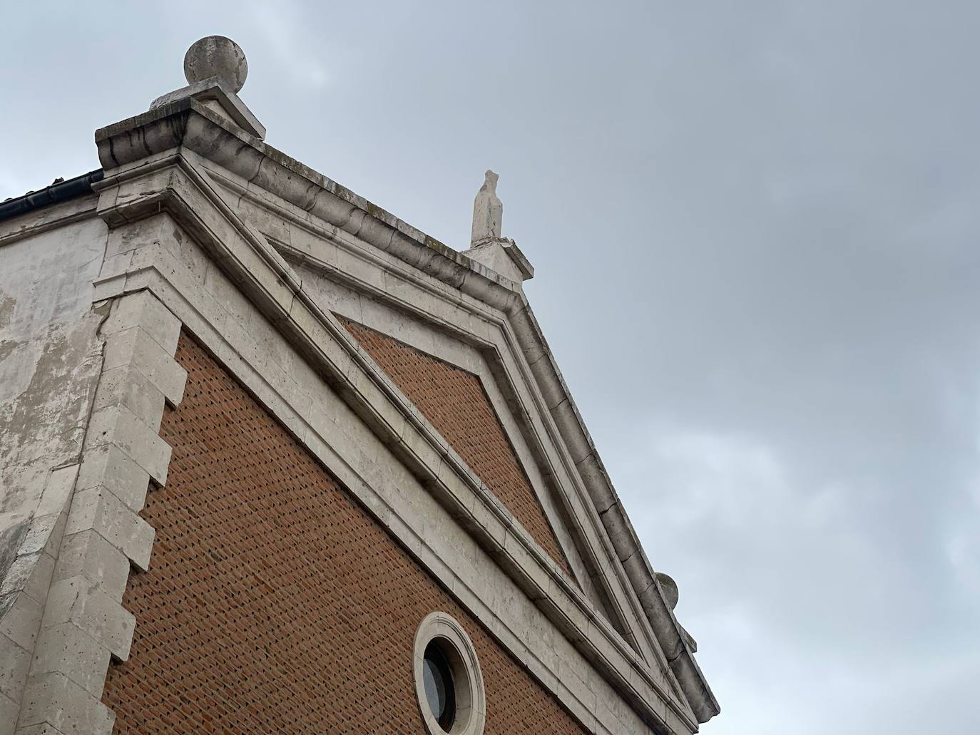 Imágenes tras la caída del rayo sobre la cruz de la Capilla de las Esclavas