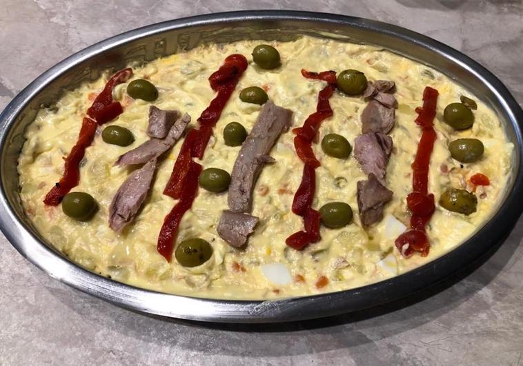 Ensaladilla rusa, lista para degustar.