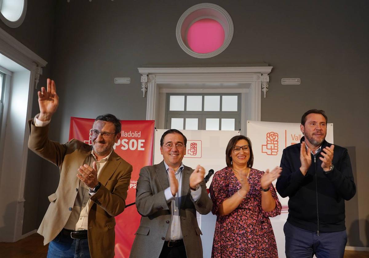 Los cargos del PSOE, junto al ministro Albares, arropan a la candidata de Rioseco, Sara Galván.