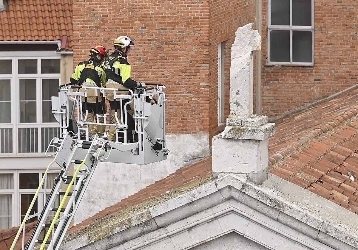 Un rayo destroza la cruz de la capilla de las Esclavas en Valladolid