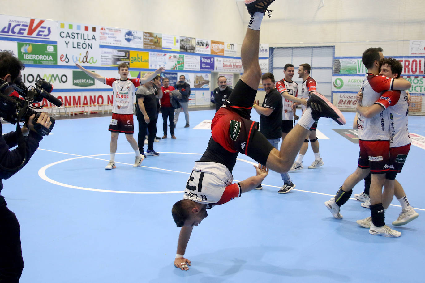 Celebración del ascenso navero a Asobal