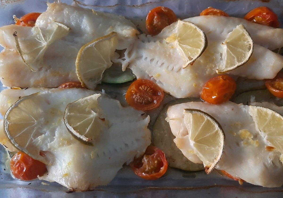 Gallineta con calabacín, tomate y limón