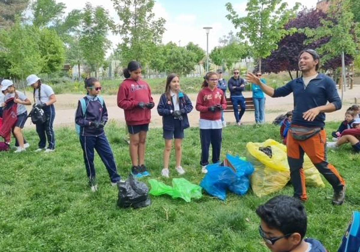 Los alumnos del Sagrado Corazón-La Anunciata clasificaron los residuos por tipo.