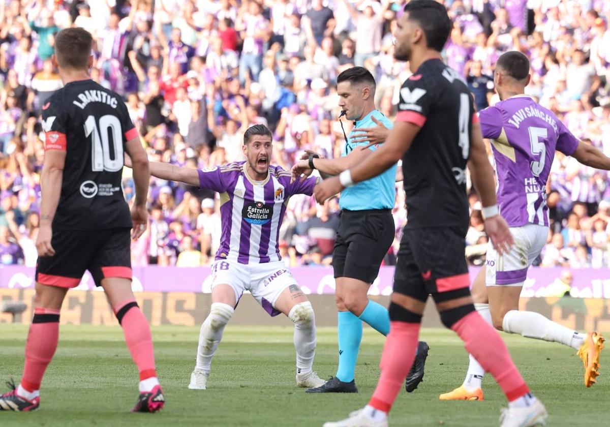 Un grave error arbitral le cuesta la cuarta derrota consecutiva al Pucela