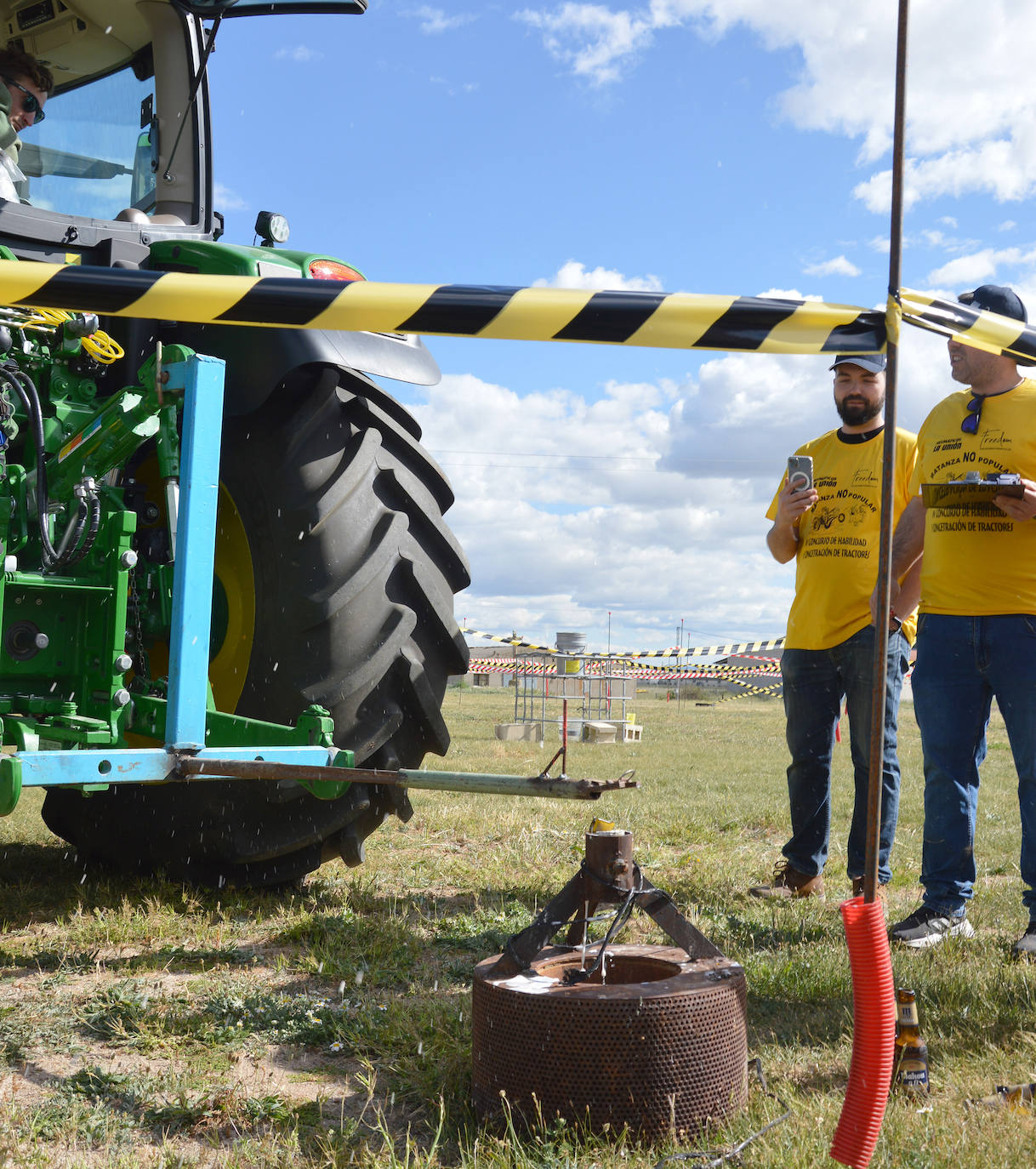 Concurso de habilidad con el tractor en Escarabajosa de Cabezas