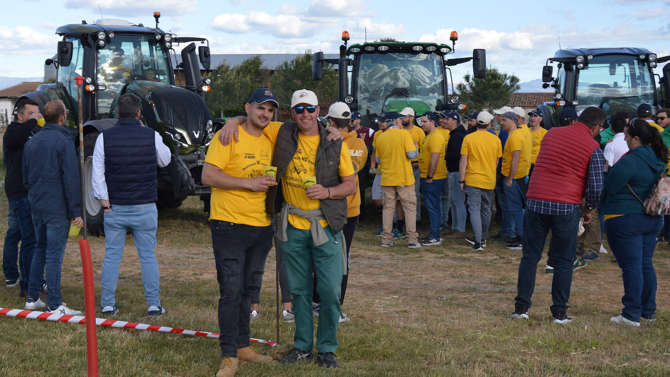 Concurso de habilidad con el tractor en Escarabajosa de Cabezas