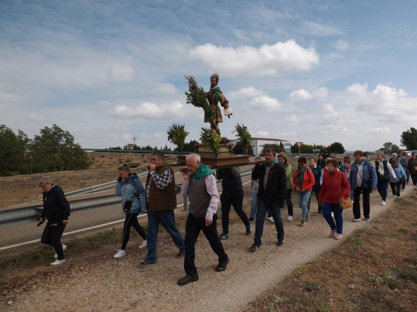 A San Isidro solo hay un camino en Dueñas