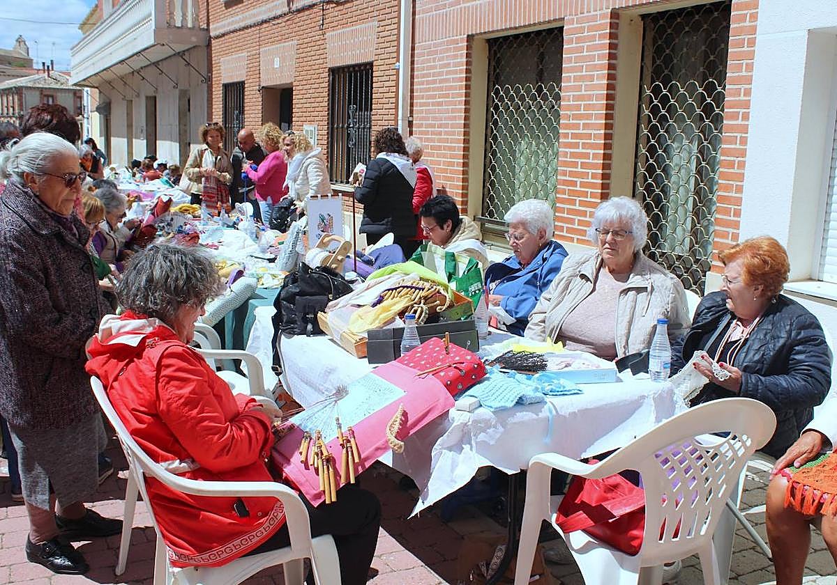 Numerosas mujeres se dieron cita en Baltanás en el Primer Encuentro Multilabores.