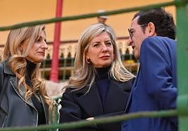 Irene Carvajal, muy atenta al fotografo, en el tendido d ela Plaza de Toros de Valladolid el sábado pasado.