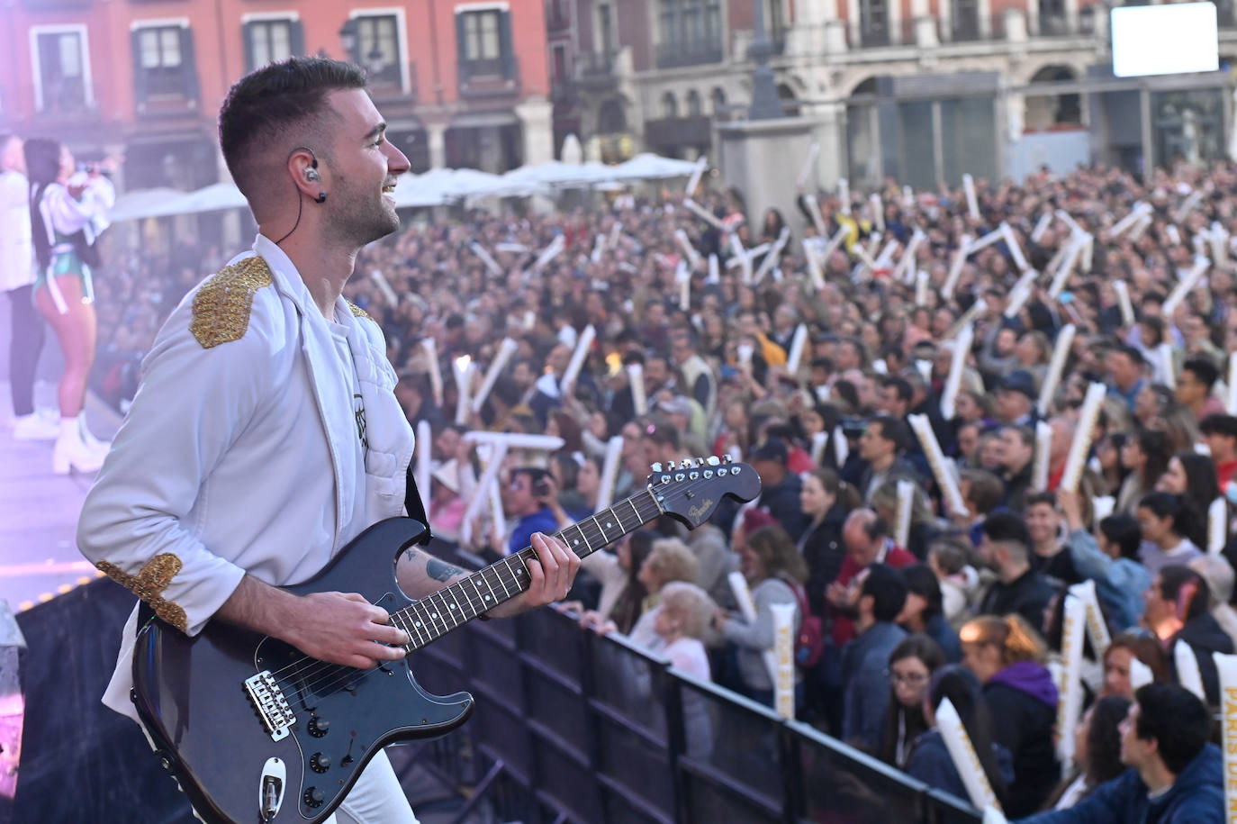 París de Noia cierra las fiestas del patrón con un lleno en la Plaza Mayor