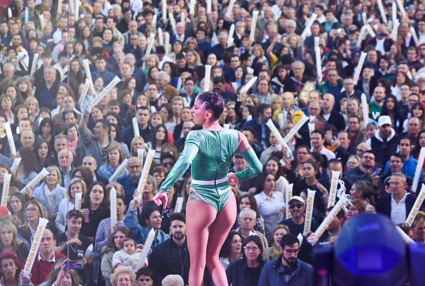 París de Noia cierra las fiestas del patrón con un lleno en la Plaza Mayor