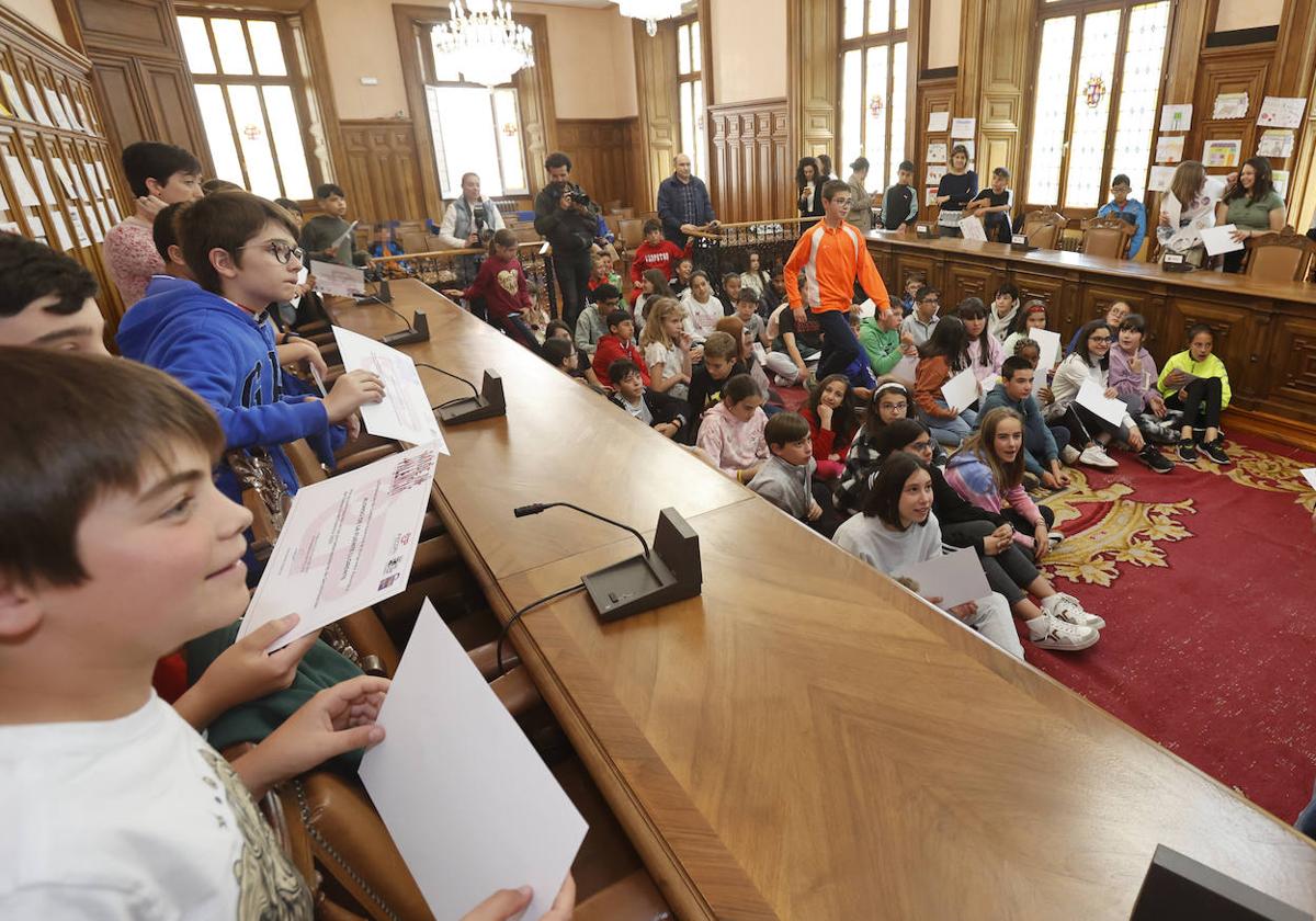 Entrega de diplomas este martes en el salón de plenos del Ayuntamiento.