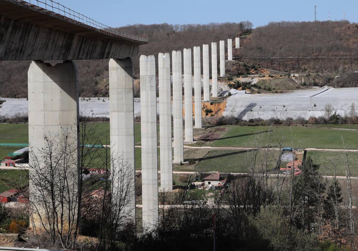 El viaducto de Guardo, sin concluir.