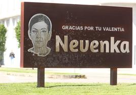 Monumento en homenaje a Nevenka Fernández en Ponferrada rociado con ácido.