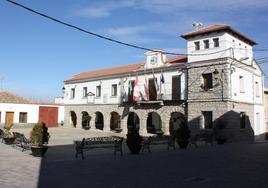 Zarzuela del Monte: «Llevar un Ayuntamiento es ir tapando agujeros»