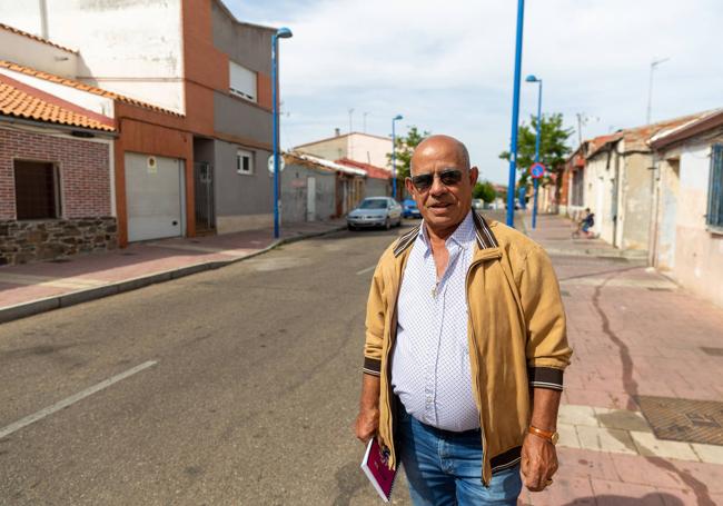 Jacinto Ainse, de la asociación de mayores del barrio.