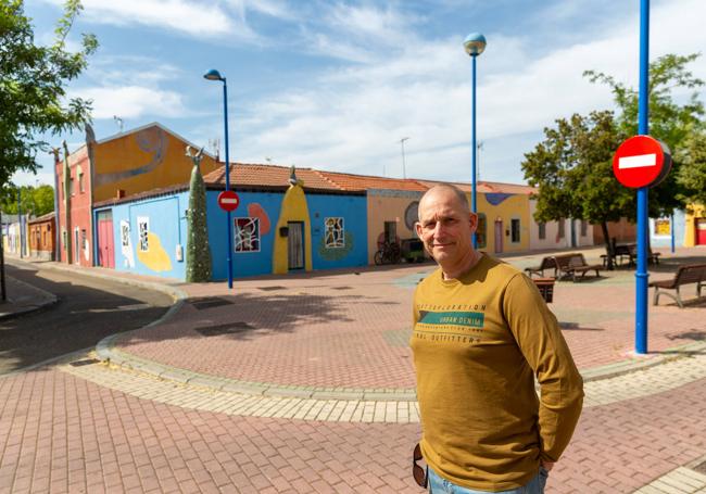 Javier Alcántara, de la asociación vecinal Unión Esgueva, en Barrio España.