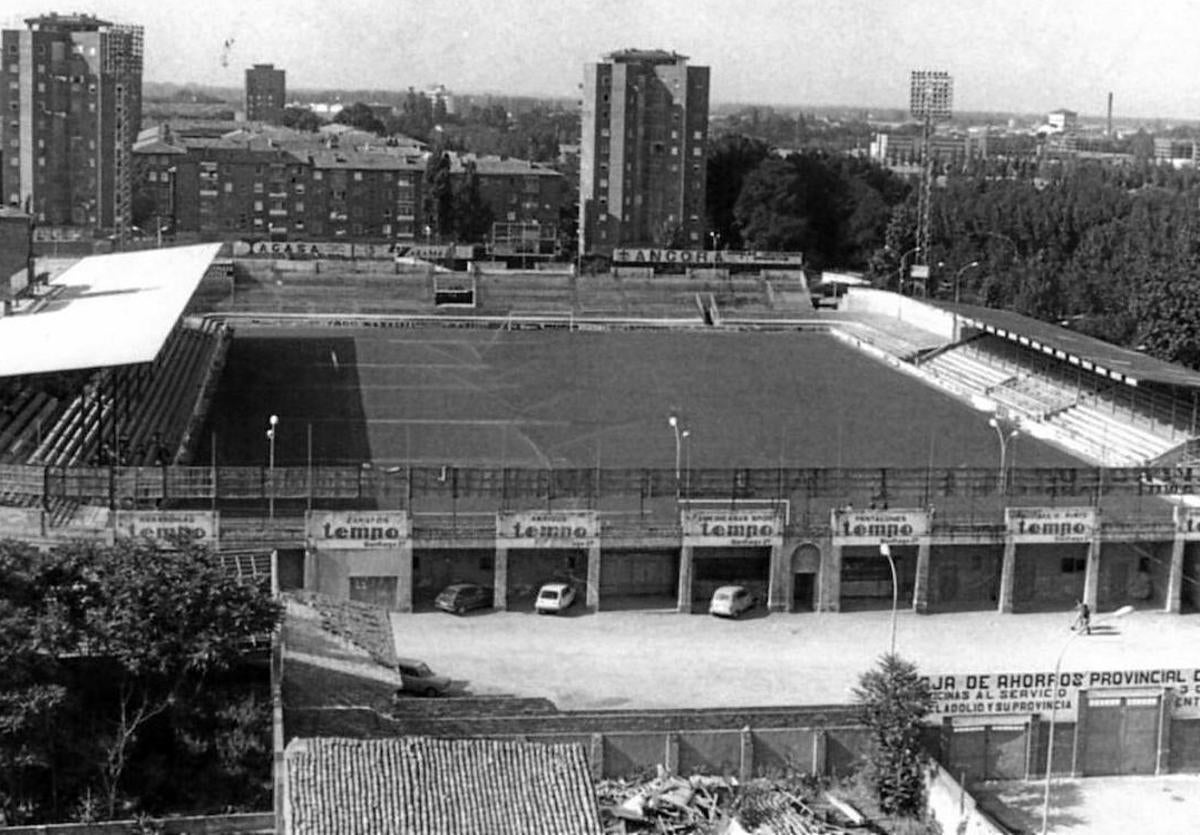 Panorámica del viejo estadio Zorrilla, que iba a ser sustituido por otro tres veces más grande… en Dueñas.