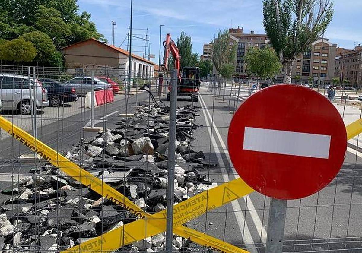 Obras de reparación del firme en el paseo de Farnesio.
