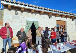 Los vecinos de Herrea de Valdecañas, de ruta por las bodegas.