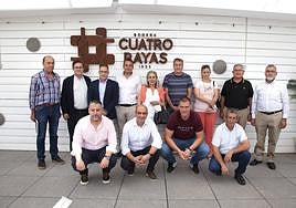 Los componentes del consejo rector, en la bodega situada en La Seca (Valladolid).