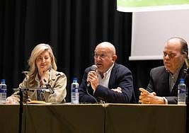 Irene Carvajal (Vox) y Jesús Julio Carnero (PP), en el debate del soterramiento celebrado esta semana en Valladolid.