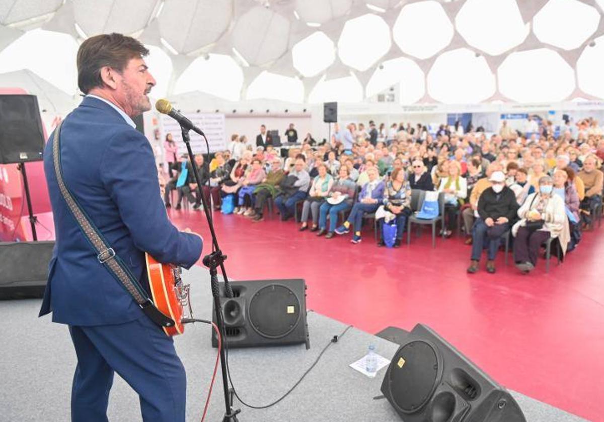 Concierto de Alfonso Pahino en la Cúpula del Milenio.