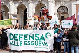 Protesta este domingo por la mañana en la Plaza Mayor de Valladolid.