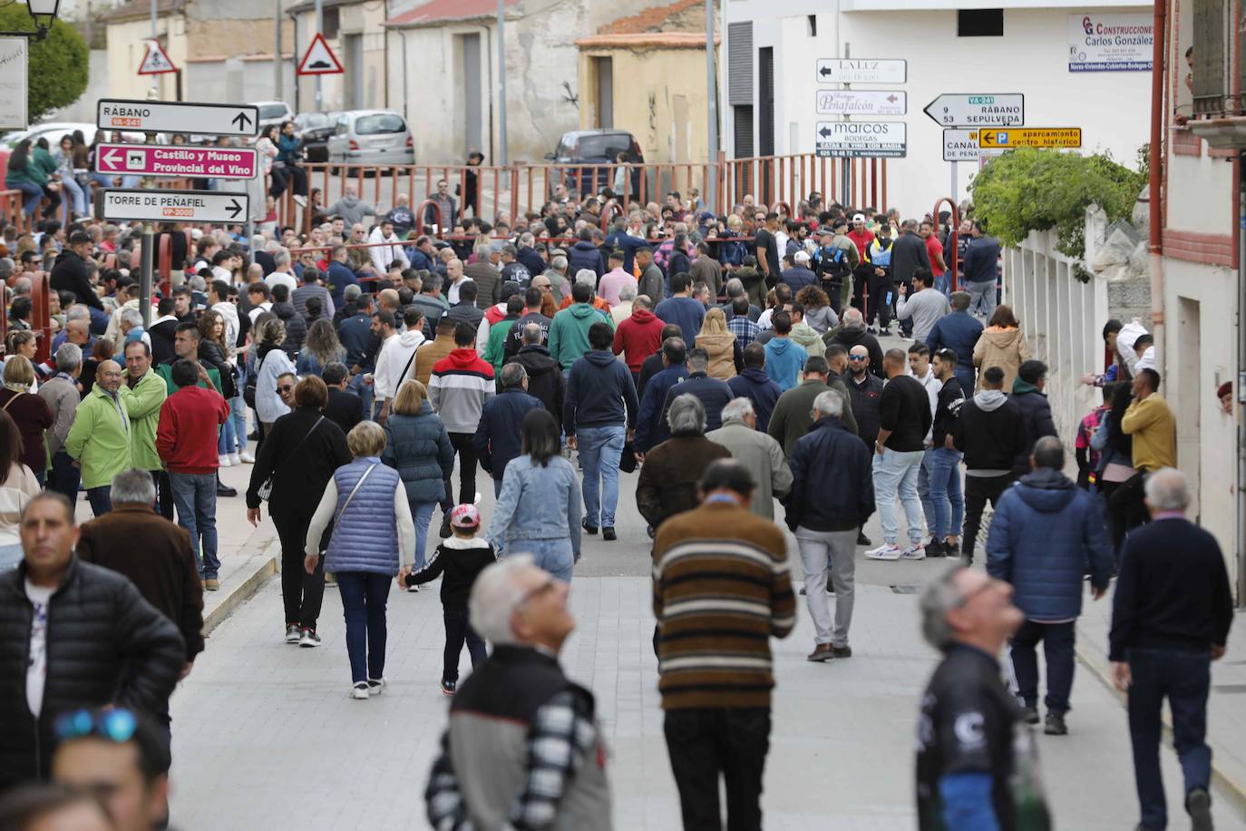 Los Toros de Mayo arrancan con un gran ambiente festivo en Peñafiel