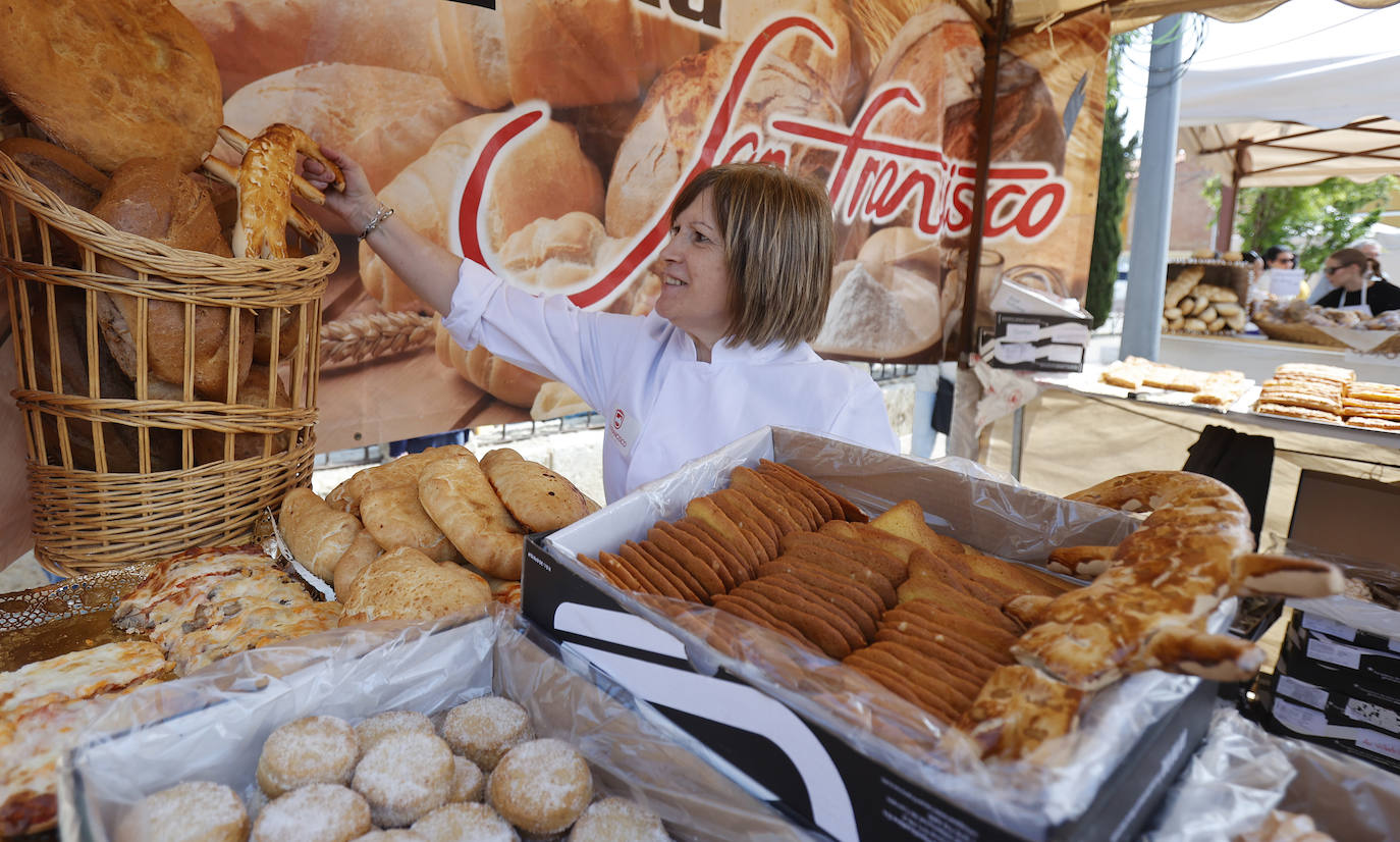 21 puestos engrandecen la Feria del Pan de Grijota