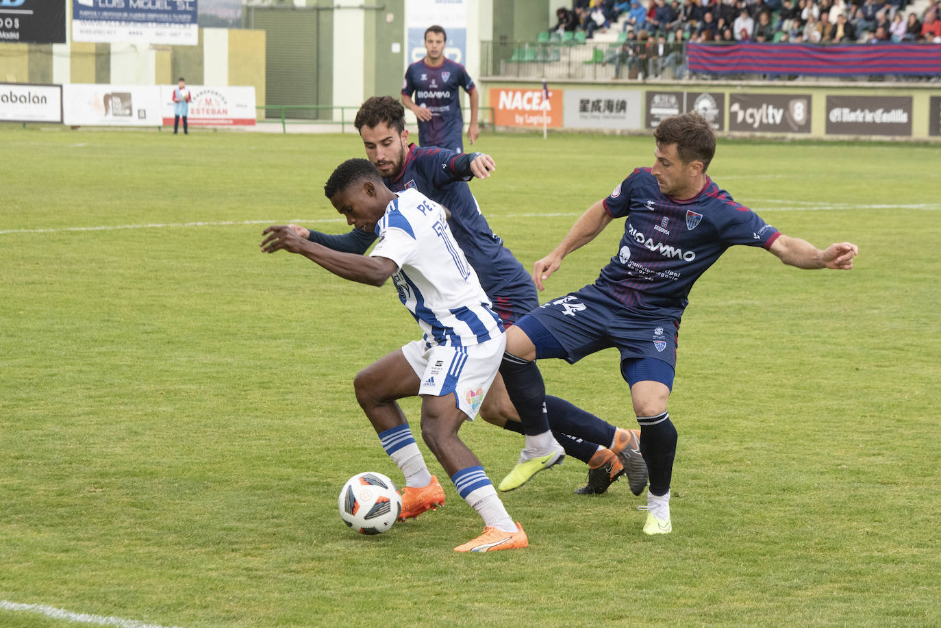 Empate sin goles entre Segoviana y Recreativo