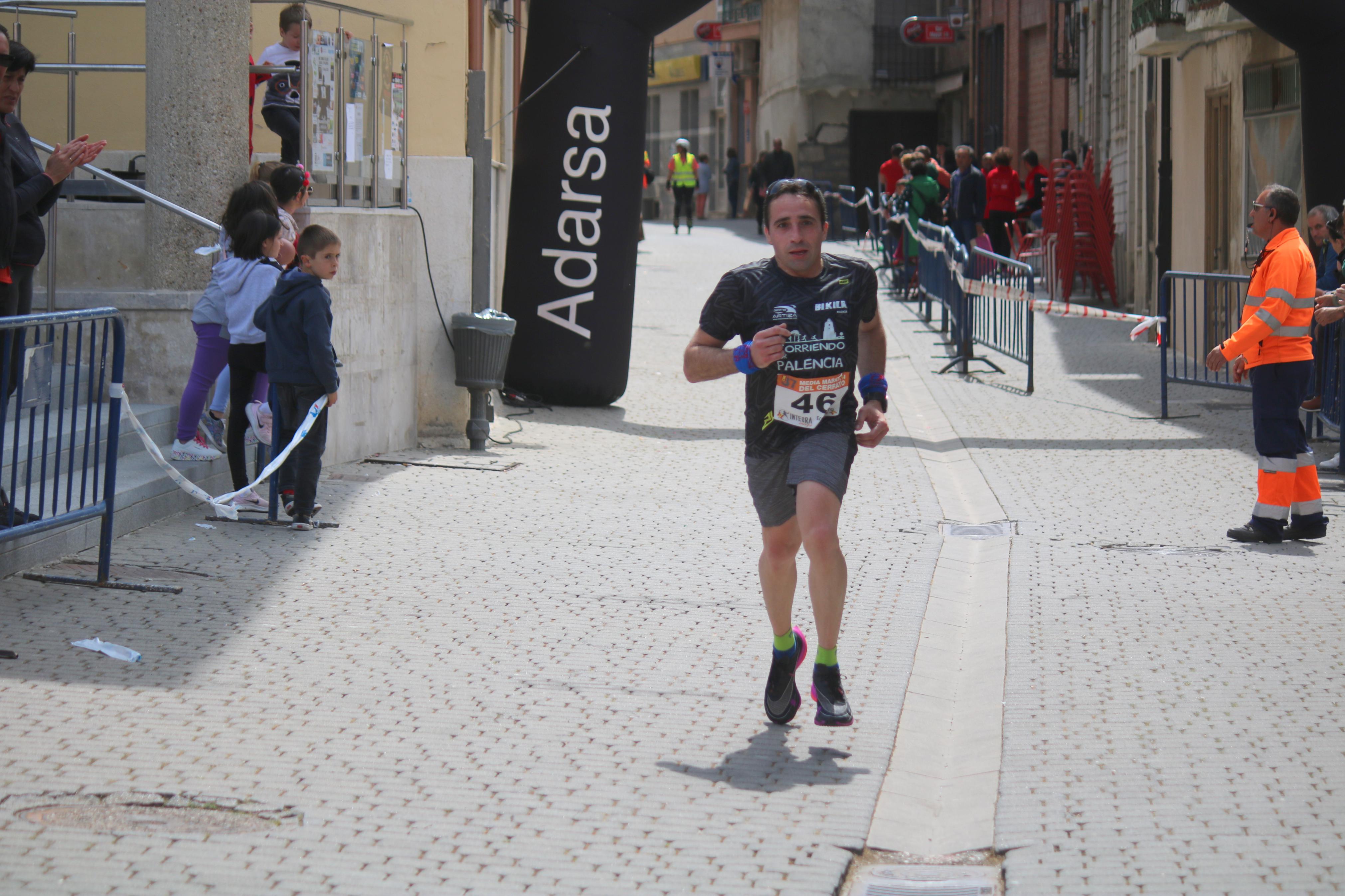 Javier Sangrador y Marta Medina reinan en la XXXVII Media Maratón del Cerrato