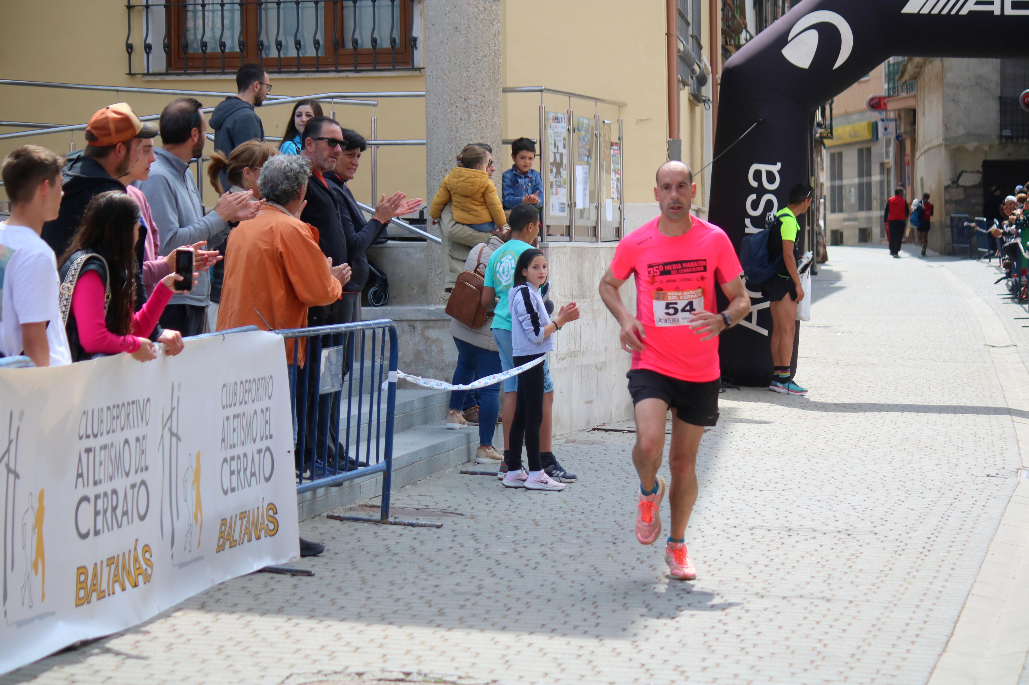 Javier Sangrador y Marta Medina reinan en la XXXVII Media Maratón del Cerrato