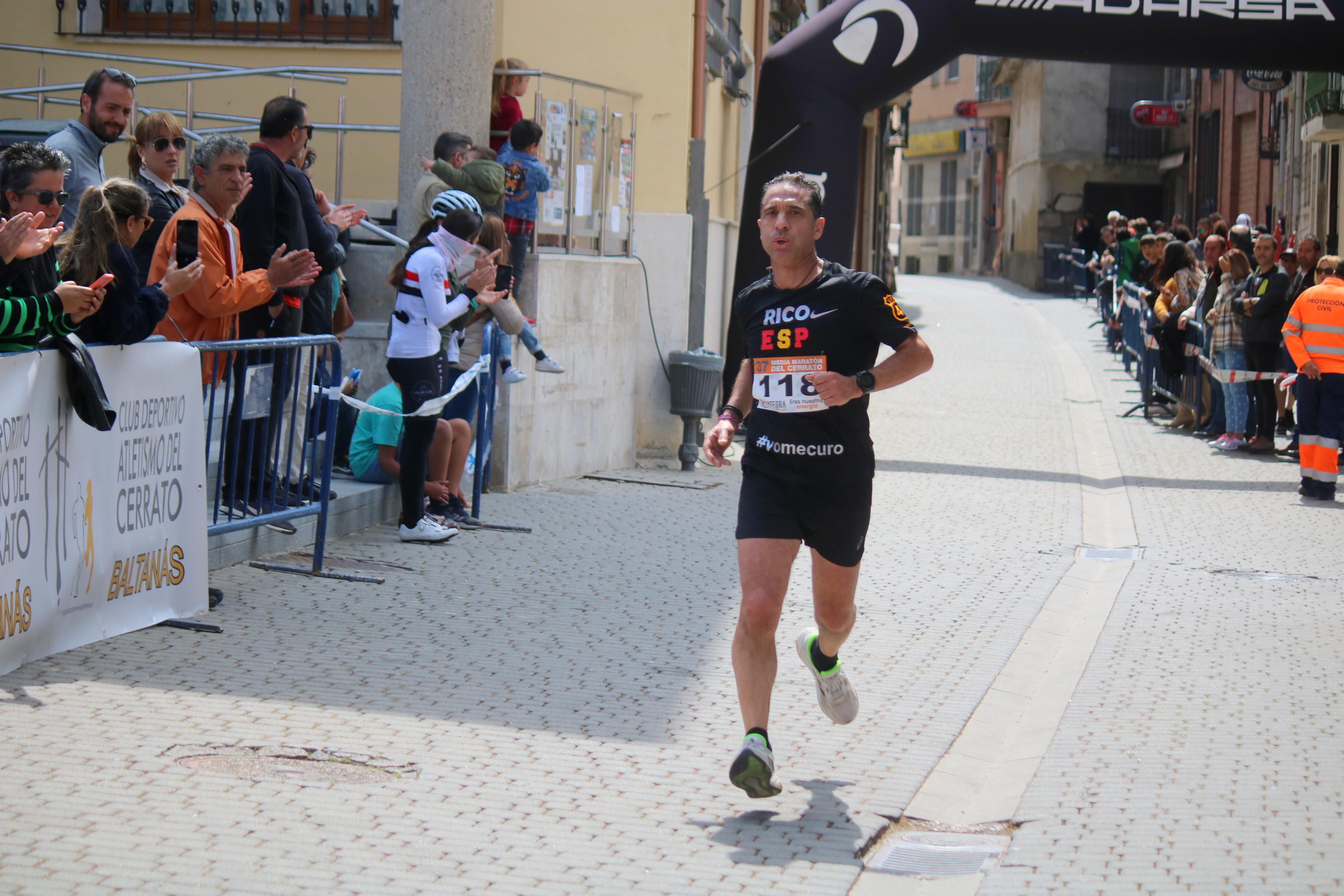 Javier Sangrador y Marta Medina reinan en la XXXVII Media Maratón del Cerrato
