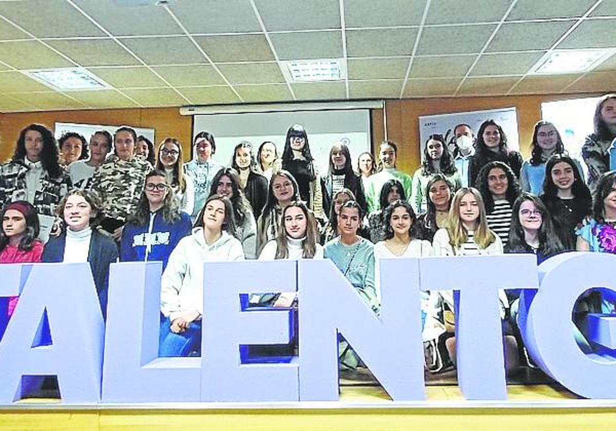 STEM Talent Girl inspira a 180 alumnas mostrando que el futuro está en la educación