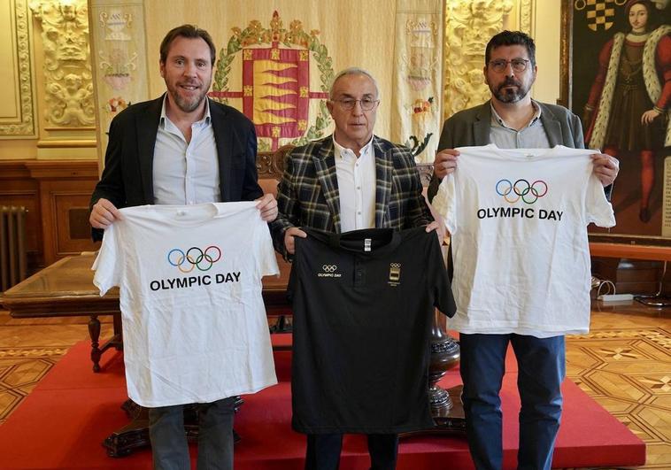 El alcalde Óscar Puente, Alejandro Blanco (COE) y el concejal Alberto Bustos.