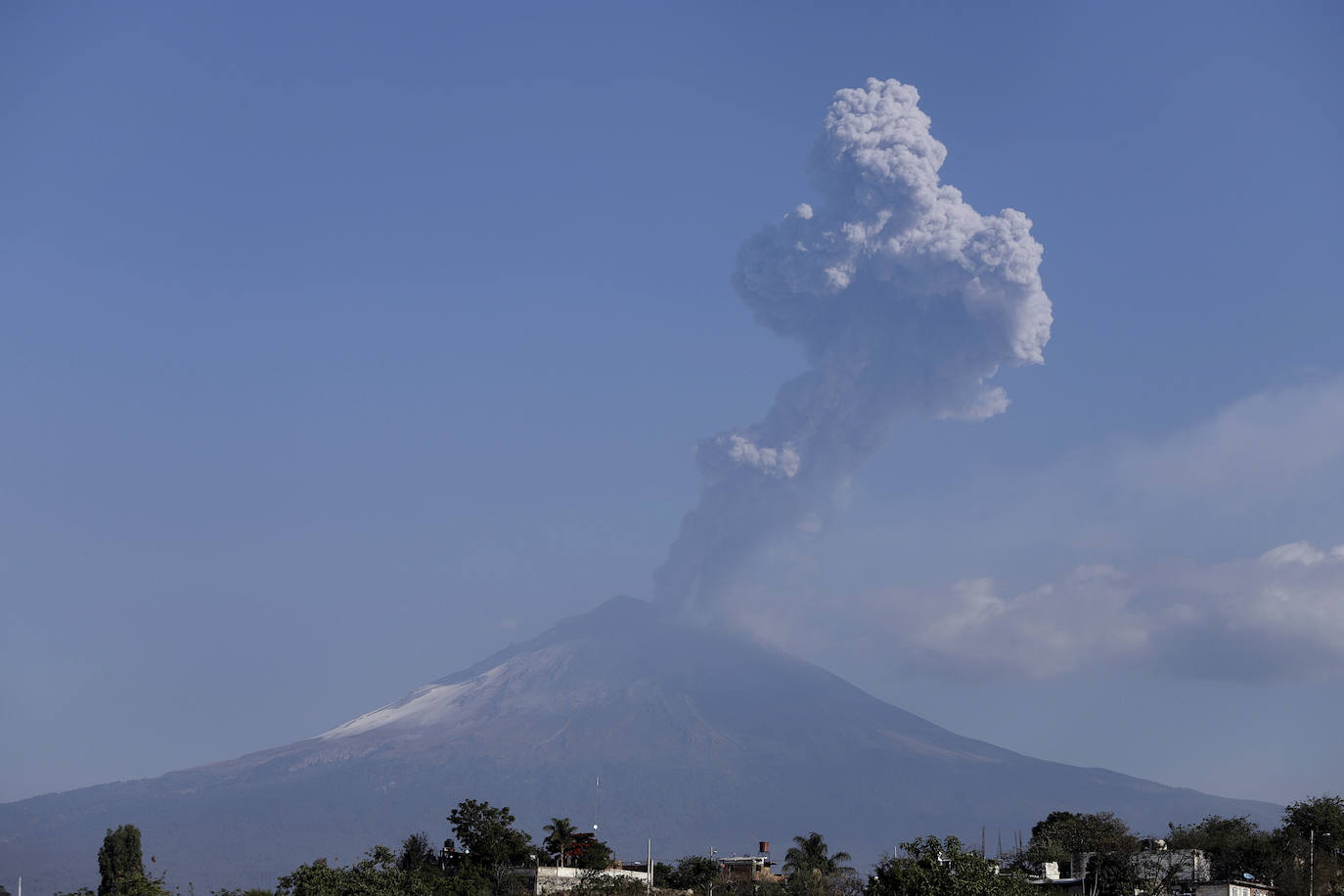 Explosión vista desde el municipio de Nealtican, en el estado de Puebla