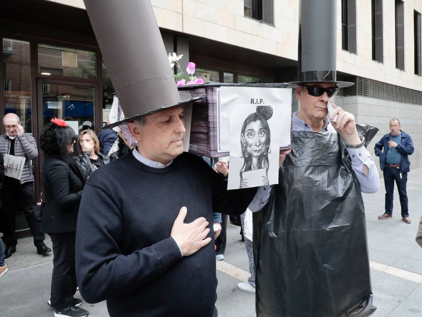 Los funcionarios de justicia salen a la calle después de un mes de huelga