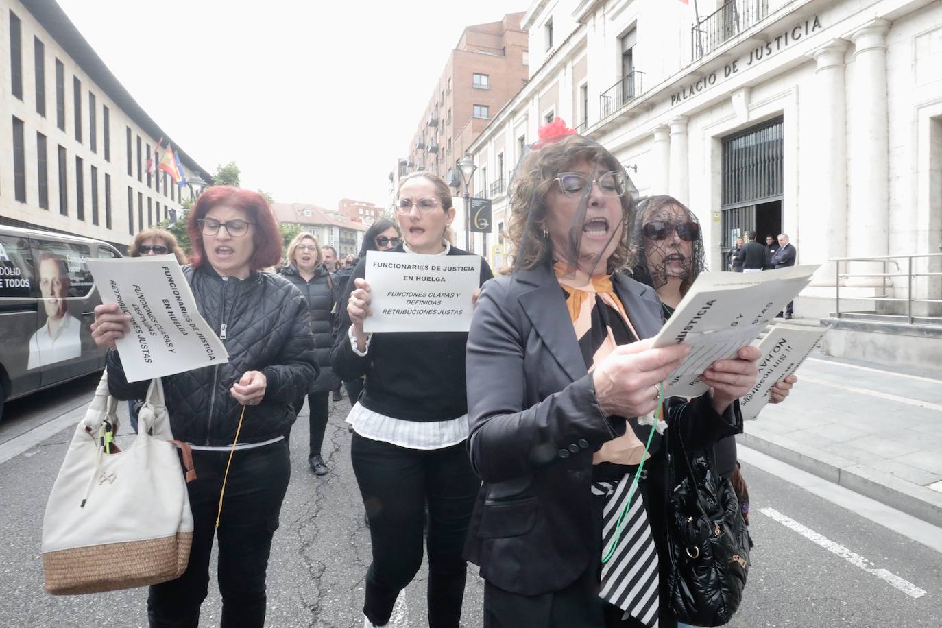 Los funcionarios de justicia salen a la calle después de un mes de huelga