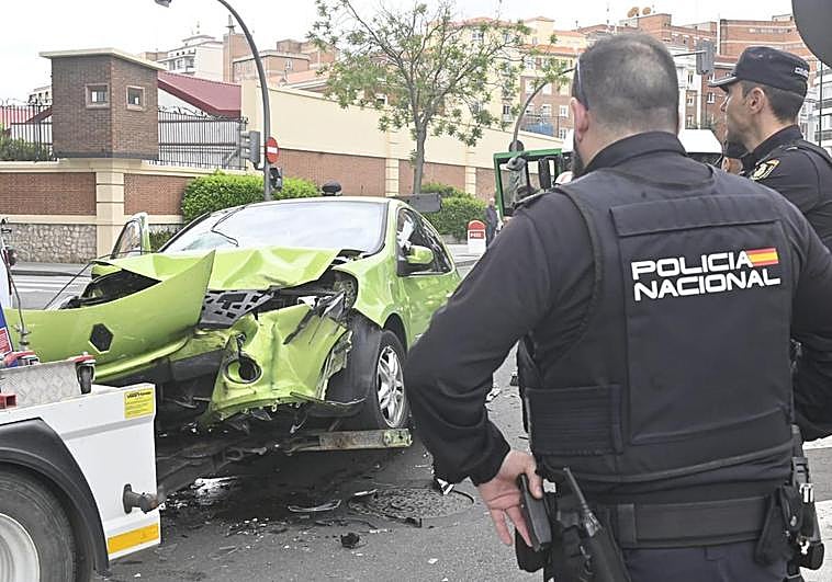 Estado en el que ha quedado el vehículo tras el accidente en el cruce de Doctrinos con el Paseo de Isabel la Católica.
