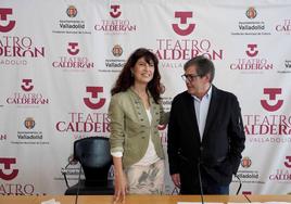 La concejala de Cultura, Ana Redondo, y el director del Teatro Calderón, José María Viteri, en la presentación de la programación.