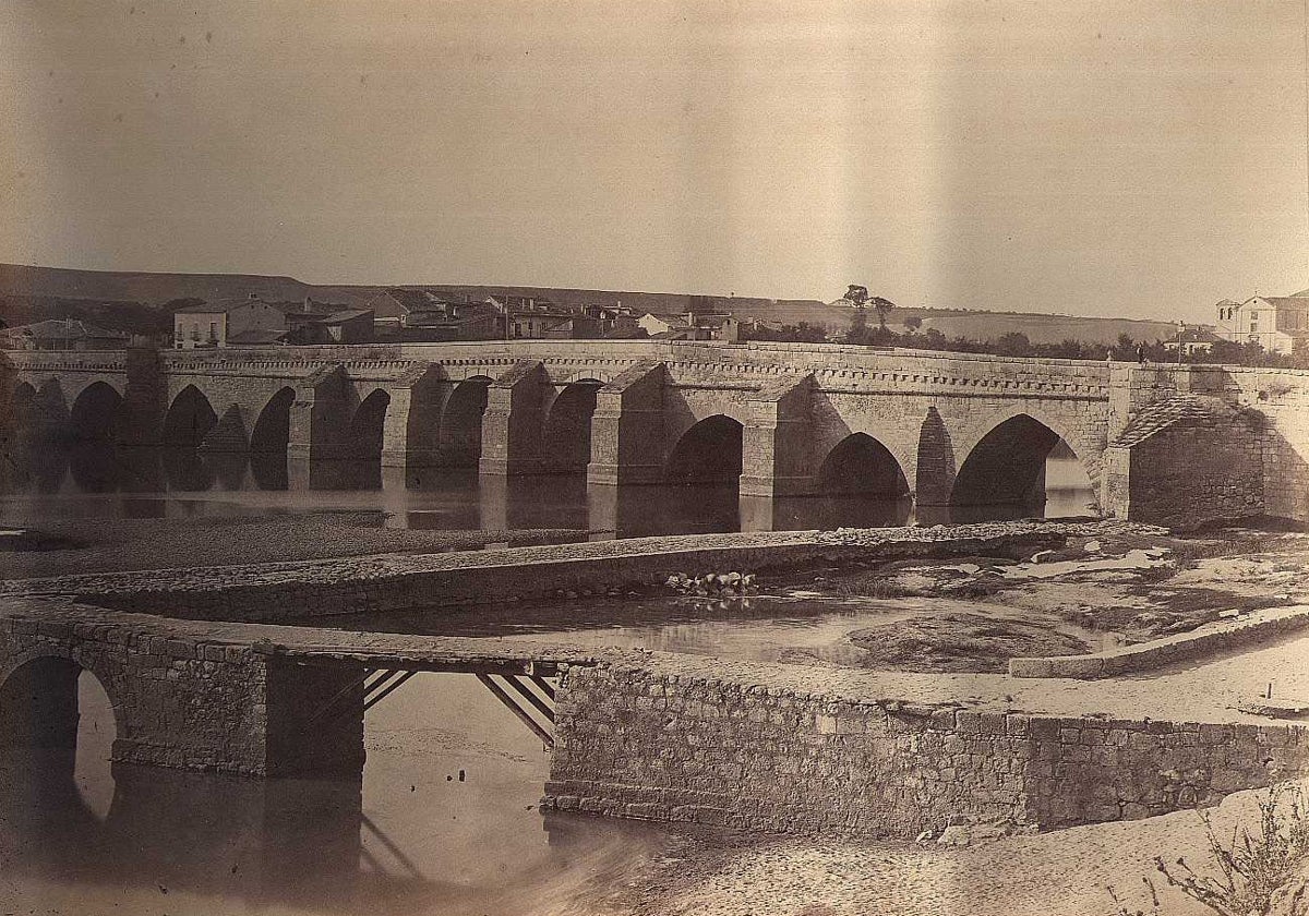 Puente Mayor y río Pisuerga, donde Lande apareció ahogado, en una fotografía de mediados del XIX.