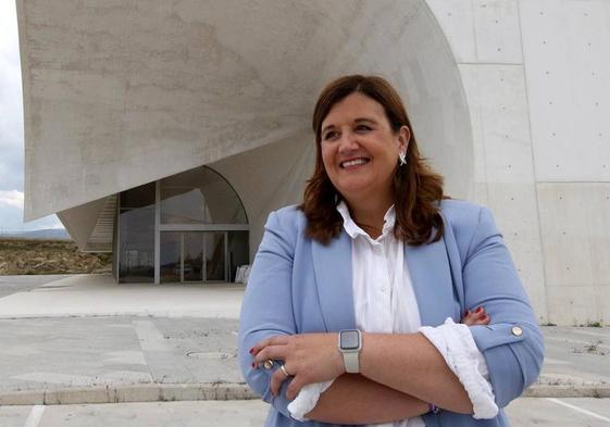 Clara Martín, candidata del PSOE a la Alcaldía de Segovia, en el edificio CIDE.