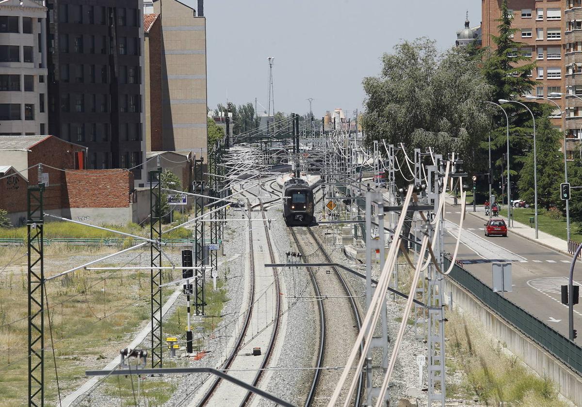 Trazado ferroviario a su paso por la ciudad de Palencia.