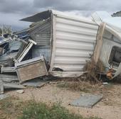 Herido al volcar su camión cargado con cajas metálicas plegadas en Cordovilla