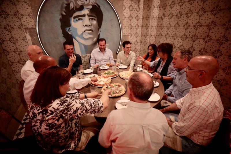 Maestro de ceremonias antes de un descanso