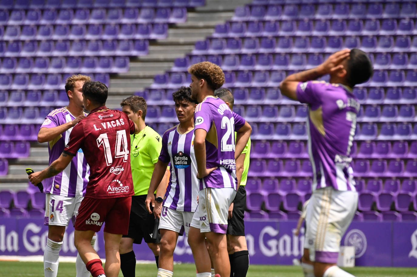 La decepción de los jugadores del Real Valladolid Promesas