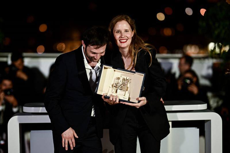 Justine Priet y Arthur Harari, directora y actor y guionista de 'Anatomía de una caída'.