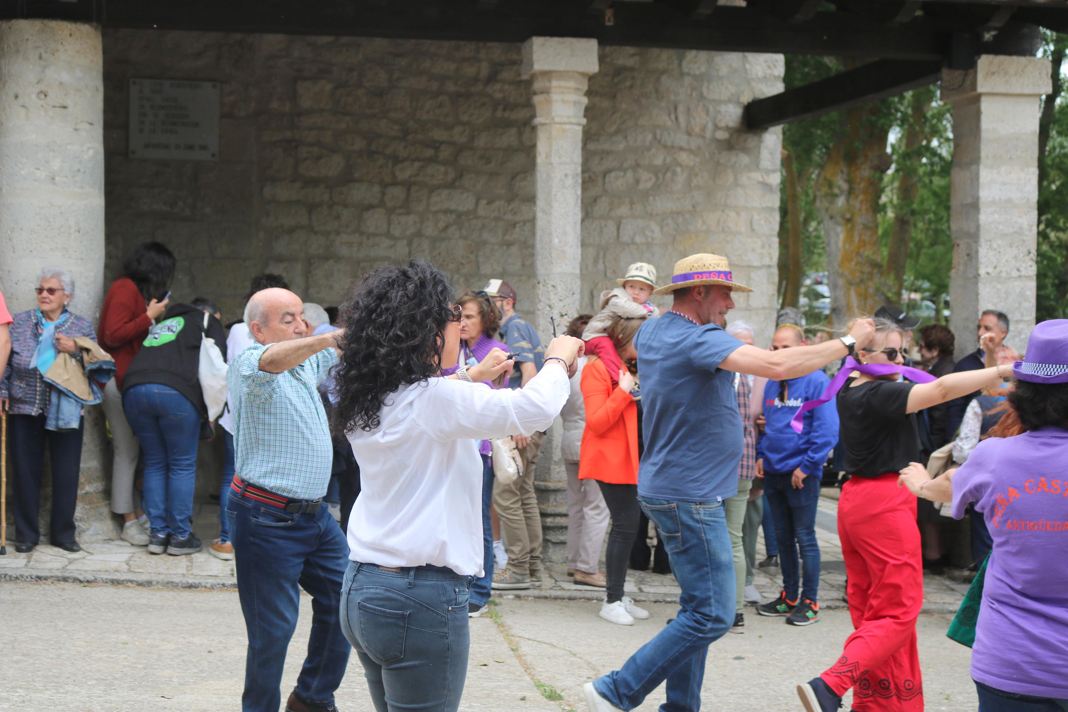 Antigüedad danza en honor a la Virgen de Garón