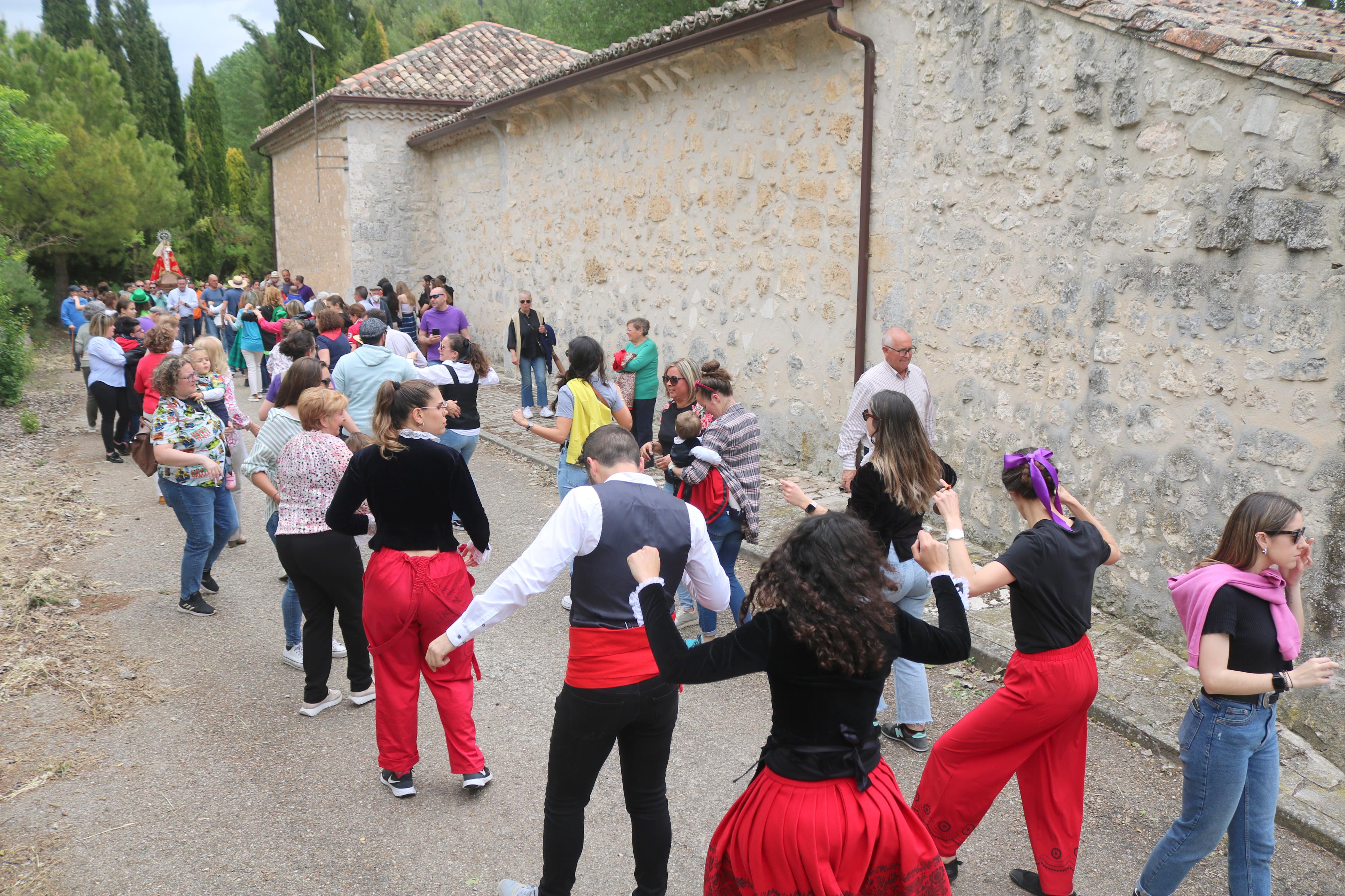 Antigüedad danza en honor a la Virgen de Garón